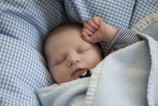 Bindungsfreundliche Einschlaftrainingsmethoden für Kleinkinder und Säuglinge