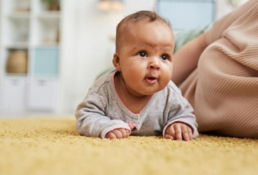 Von Neugeborenem bis Kleinkind: Sich entwickelnde Schlafzyklen und wie man sich anpassen kann