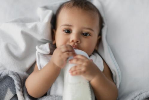 Von Neugeborenem zum Kleinkind: Sich verändernde Schlafmuster und wie man Schritt halten kann