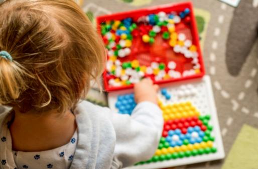 Die entscheidende Rolle des Spielens in der kognitiven Entwicklung Ihres Babys