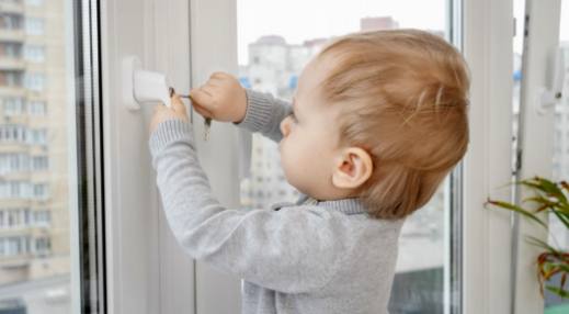 Kindersicherung leicht gemacht: Die besten Sicherheitsschlösser für Schubladen und Geräte