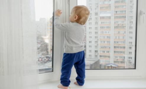 Unverzichtbare Steckdosenabdeckungen für eine sichere Wohnumgebung für Babys